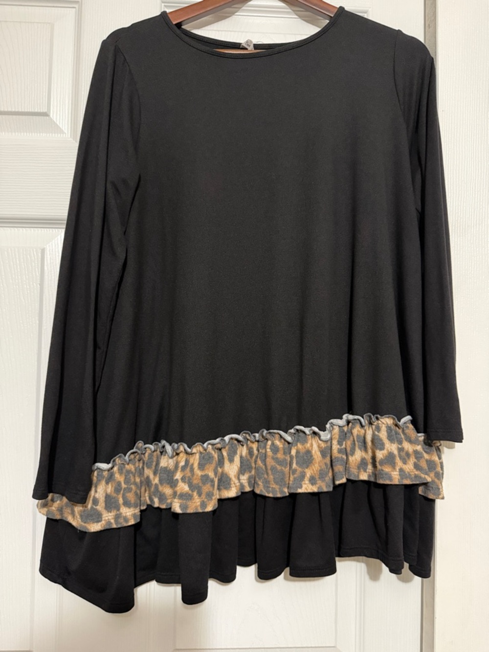 Black Women's Long-Sleeve Ruffle-Hem Top with Leopard Trim